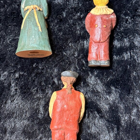 Tole'N Haus Heirloom Collection Doris Williams 1983 Carved Wood  Colonial Family - Picture 4 of 9